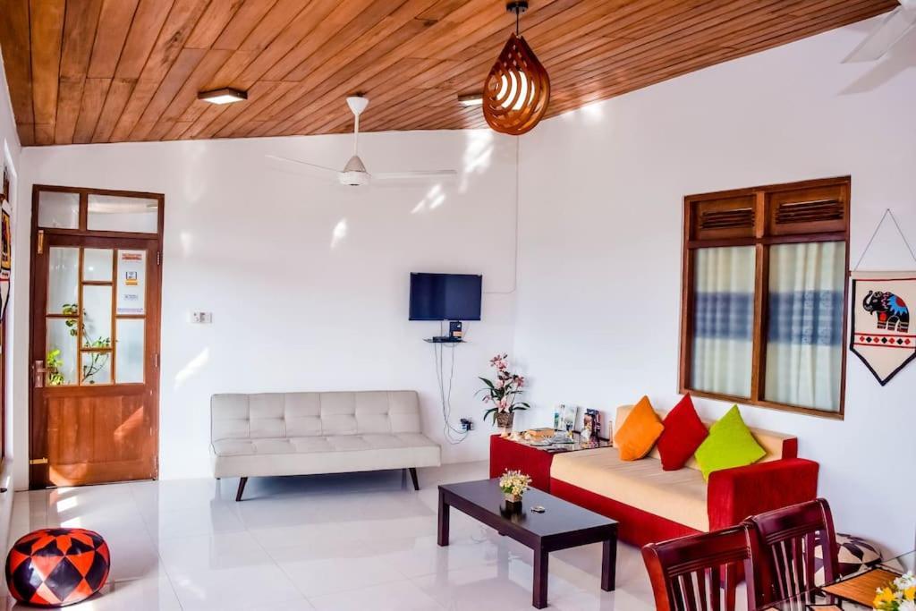 Saru Holiday Apartment - Upto 6 Guests Kandy Dış mekan fotoğraf