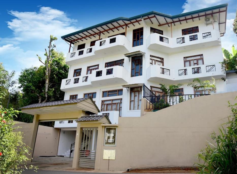 Saru Holiday Apartment - Upto 6 Guests Kandy Dış mekan fotoğraf