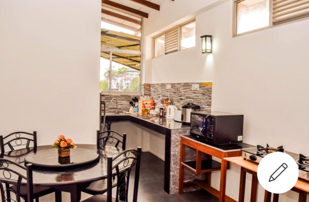 Saru Holiday Apartment - Upto 6 Guests Kandy Dış mekan fotoğraf